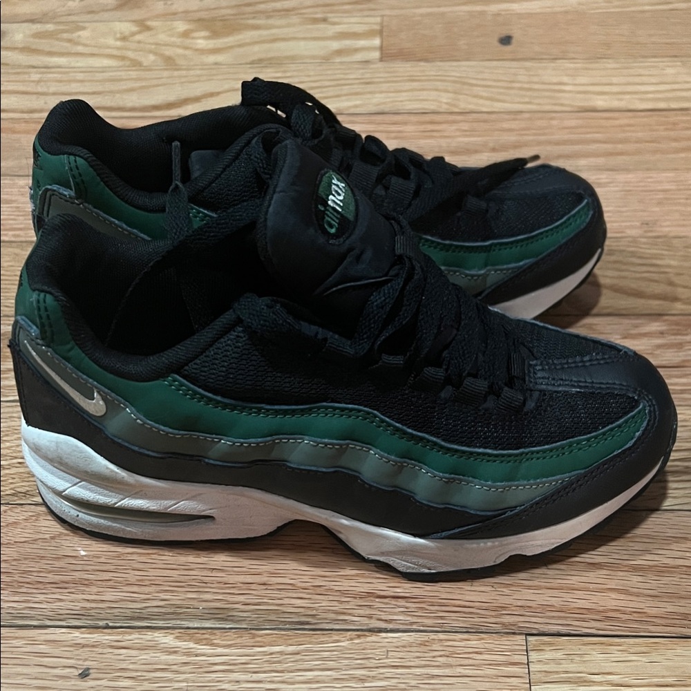 Nike Air Max Black and Green, Size 5 big kids